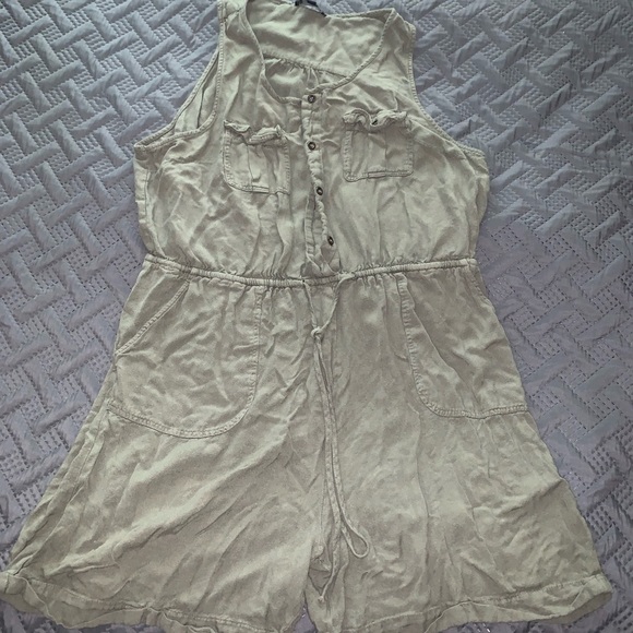 Romper - Picture 1 of 3